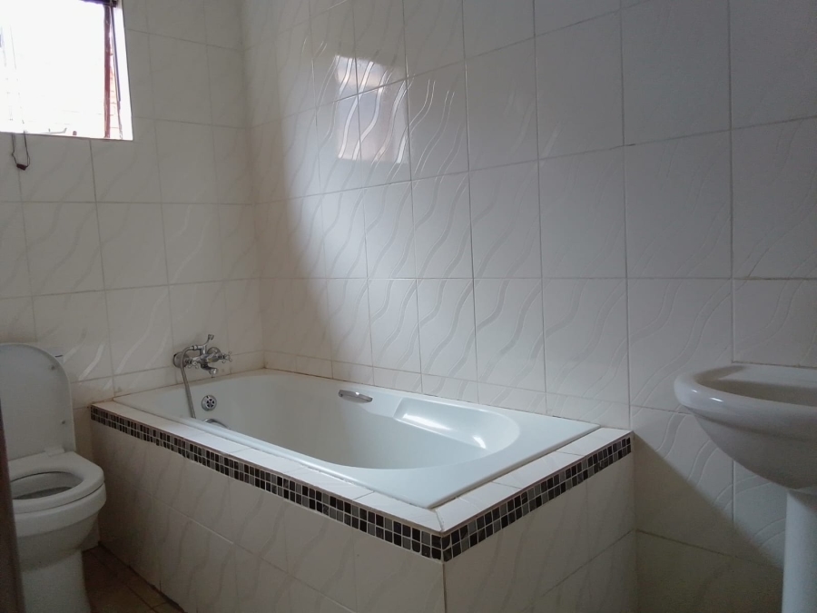 To Let 4 Bedroom Property for Rent in Safari Gardens North West